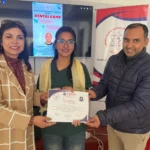 दन्त टोलीलाई प्रमाणपत्र प्रदान गर्दै AAAK सदस्य
