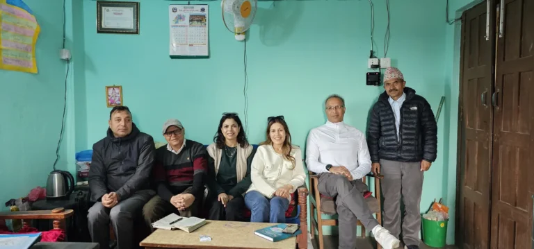 विद्यालयको कार्यालयमा बसेको समूह