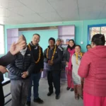 नयाँ पुस्तकालयमा माला र खादा लगाएका अतिथि