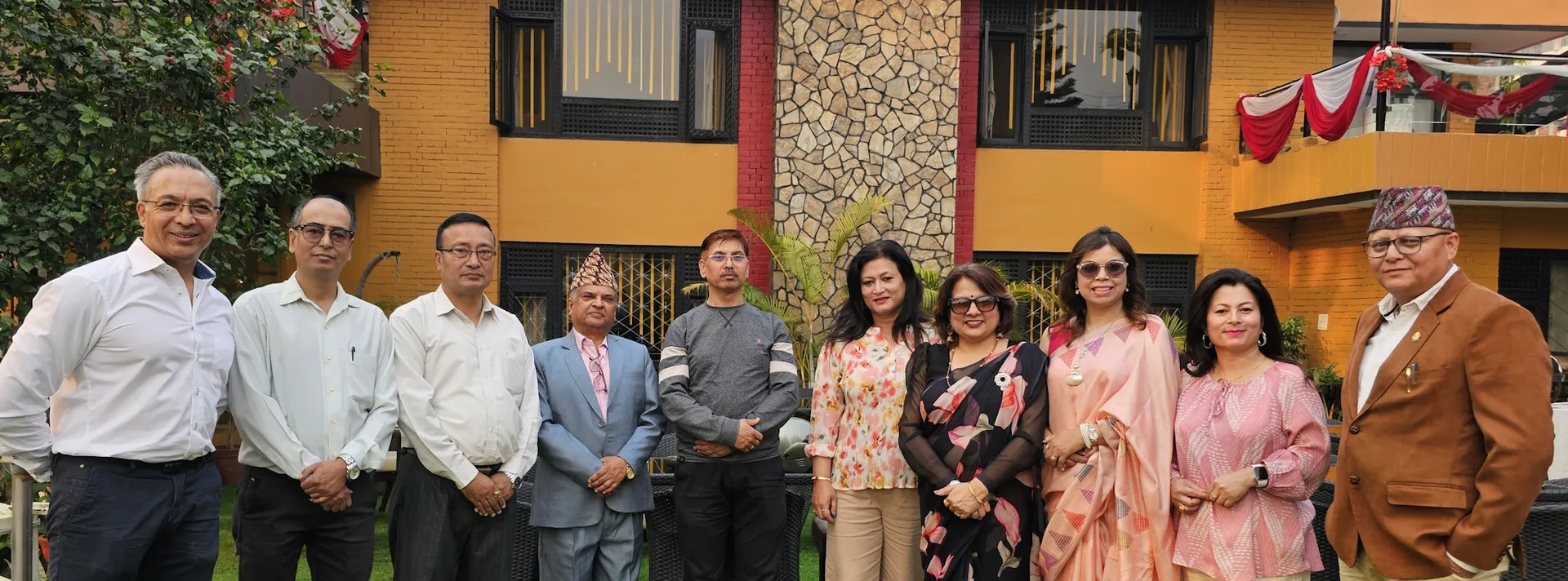 Alumni gathered in a garden at an AAAK meet-up